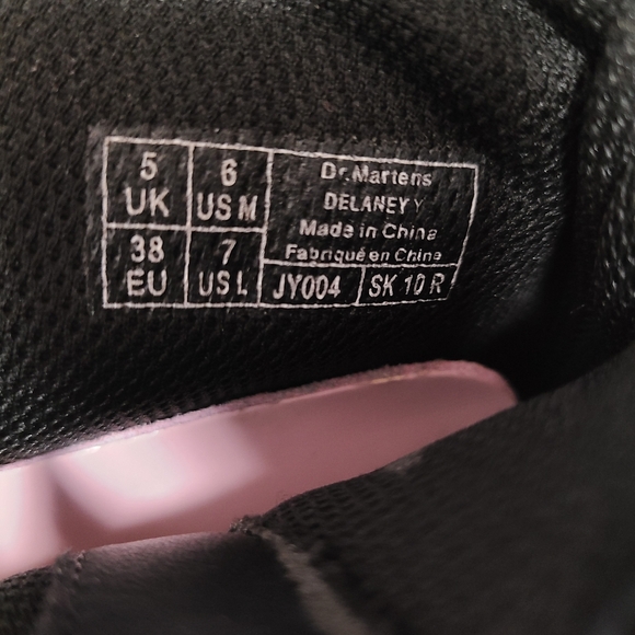 Pale Pink Patent Leather Dr. Martens Delaney 1003 Boots, Size 6. - Picture 5 of 5